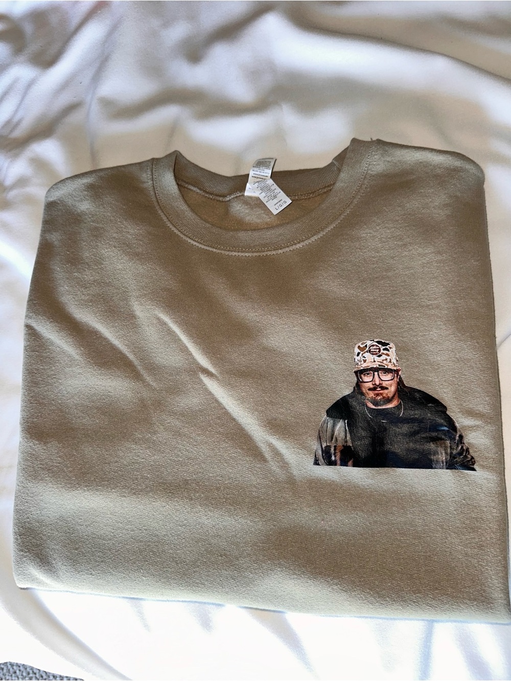 🎶🎵 Women's Crewneck Sweatshirt in Olive with HARDY Graphic🎵🎶